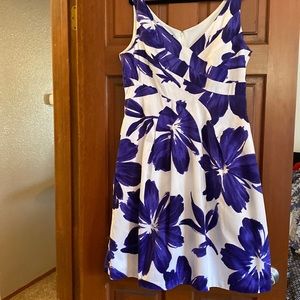 Jones New York Floral Dress-Size 12 Blue/black/white  Dress Like New Condition